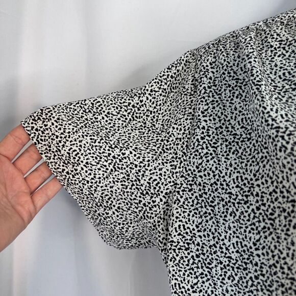 Lush Black & White Animal Print Short Sleeve Vneck Wrap Shirt Lightweight Sz XL - Picture 9 of 13